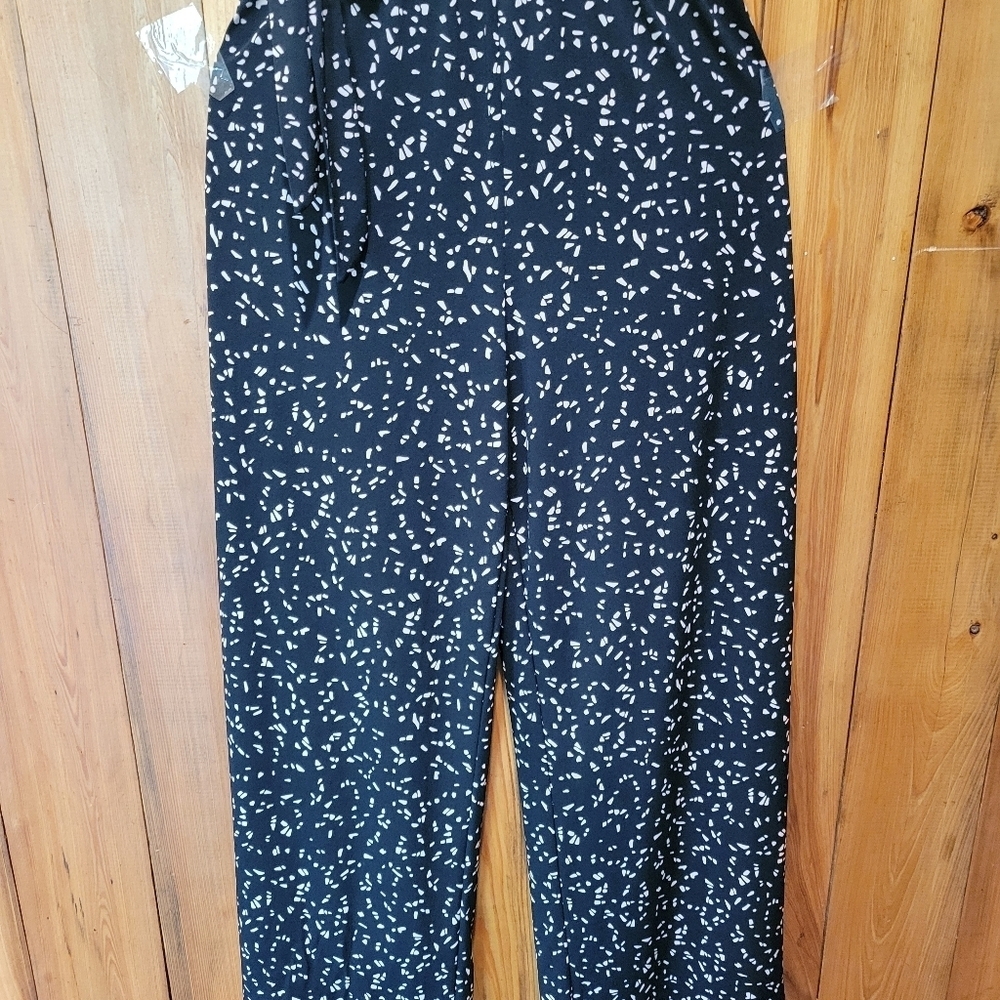 Elegant Black and White Jumpsuit - Picture 5 of 15